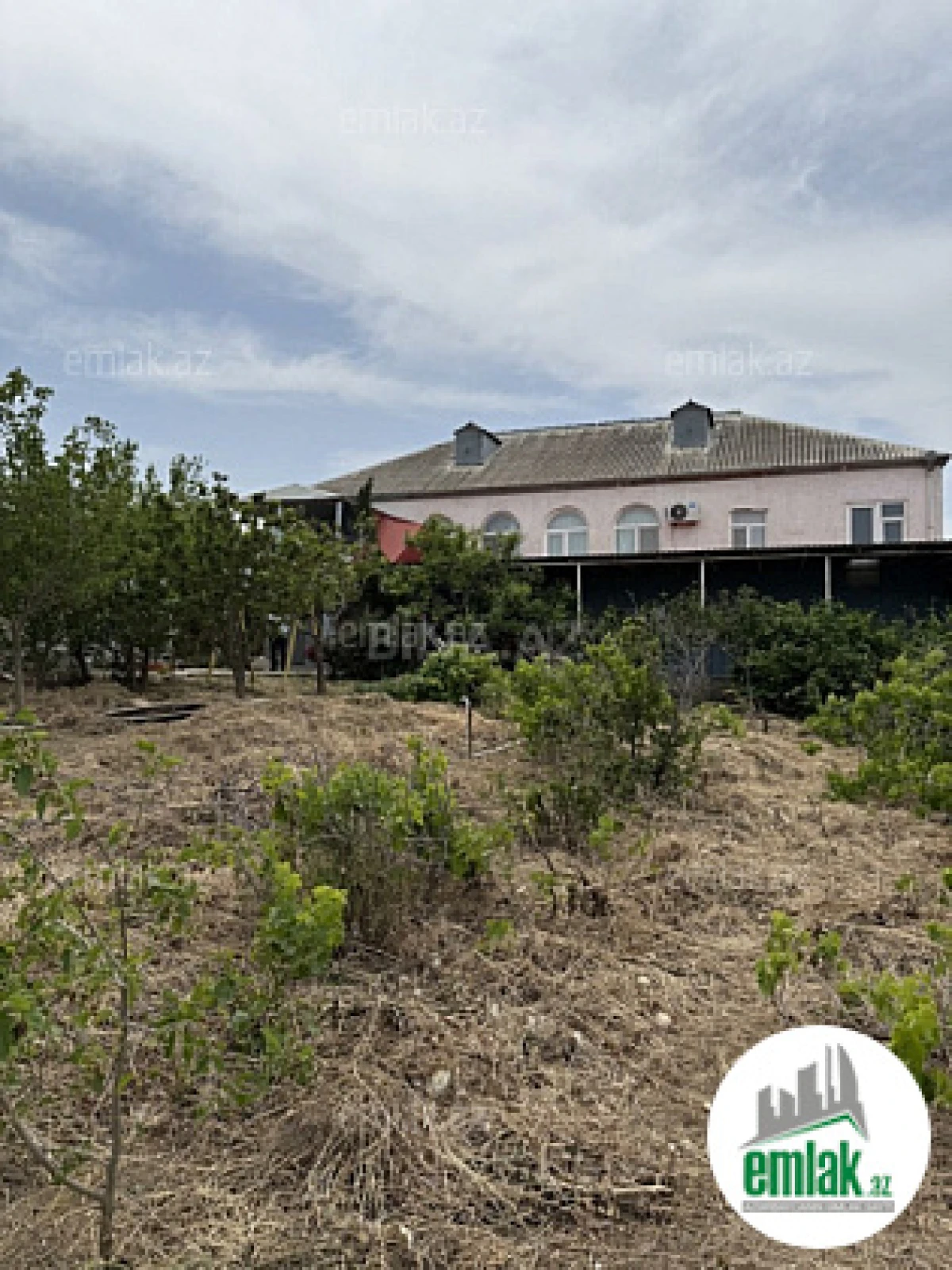 Satılır 8 otaqlı mənzil 400 m²