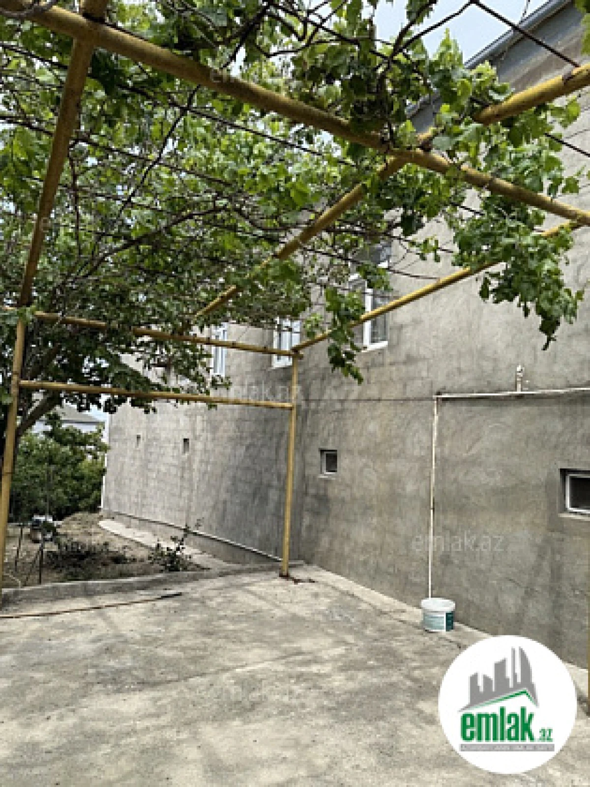 Satılır 8 otaqlı mənzil 400 m²