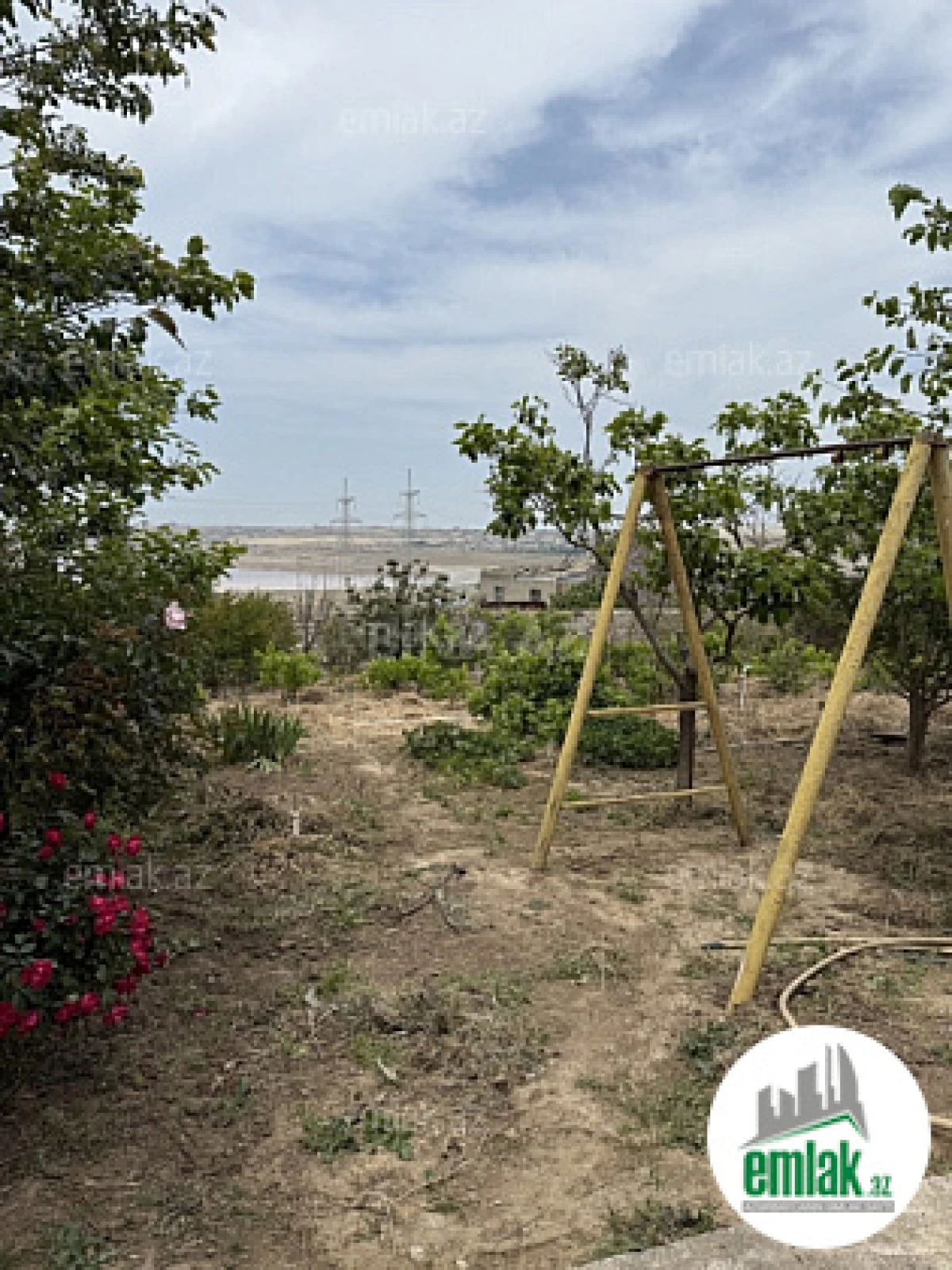 Satılır 8 otaqlı mənzil 400 m²