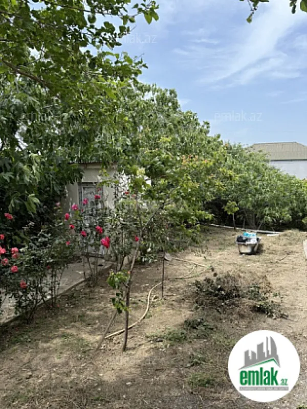 Satılır 8 otaqlı mənzil 400 m²