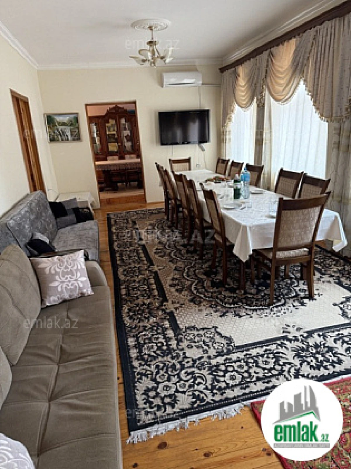 Satılır 8 otaqlı mənzil 400 m²