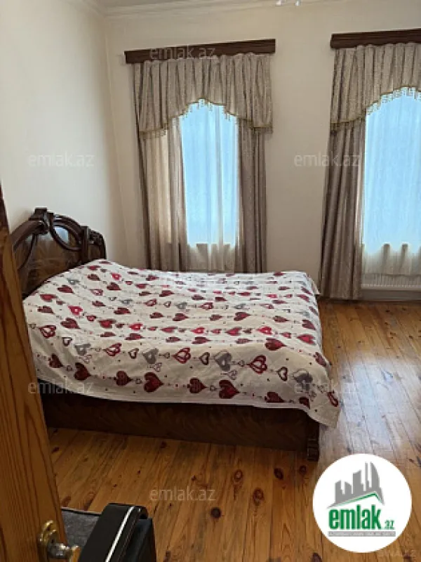 Satılır 8 otaqlı mənzil 400 m²