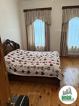 Satılır 8 otaqlı mənzil 400 m²