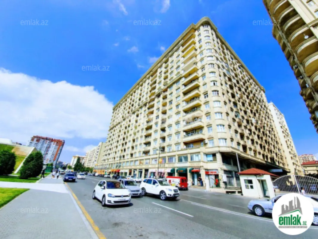 Satılır 3 otaqlı yeni tikili 135 m²