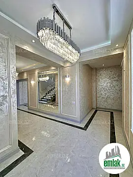 Satılır 7 otaqlı həyət evi 500 m²