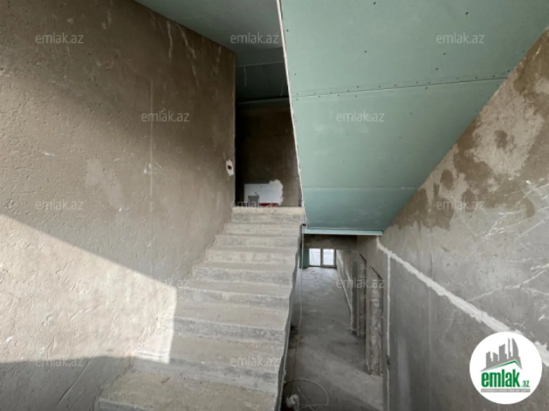 Satılır 7 otaqlı həyət evi 500 m²