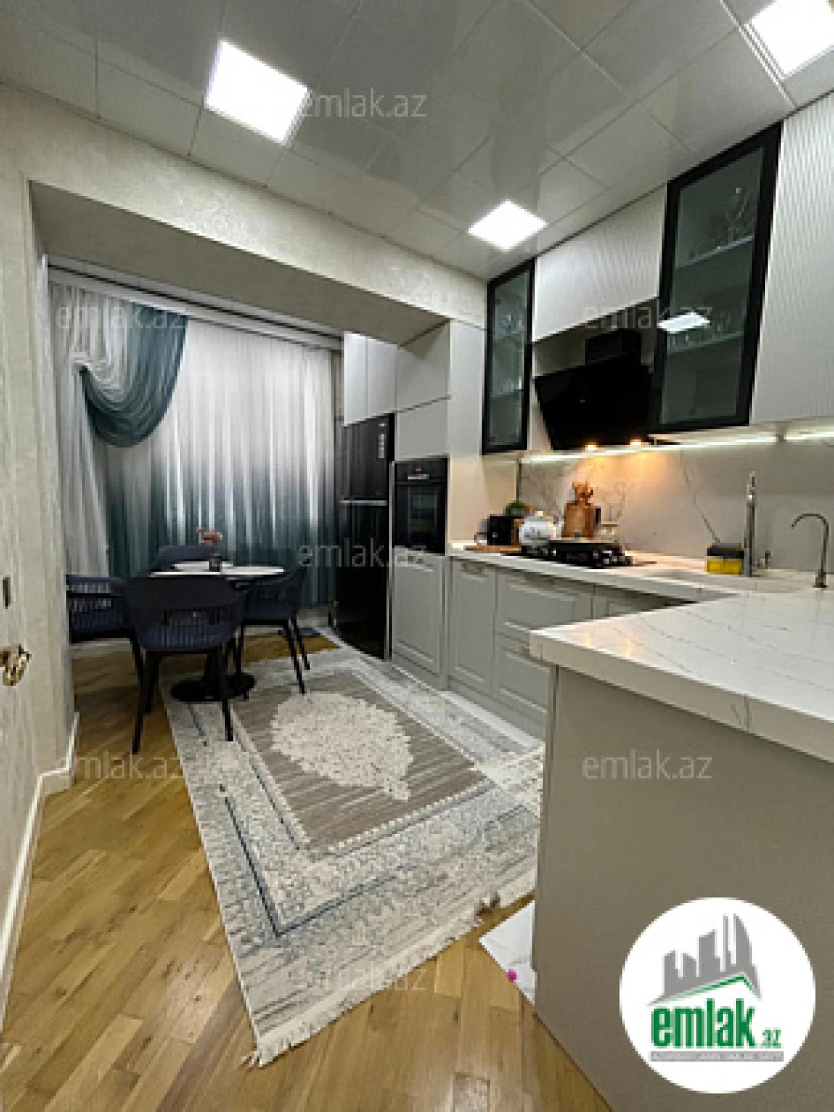 Satılır 2 otaqlı köhnə tikili 70 m²