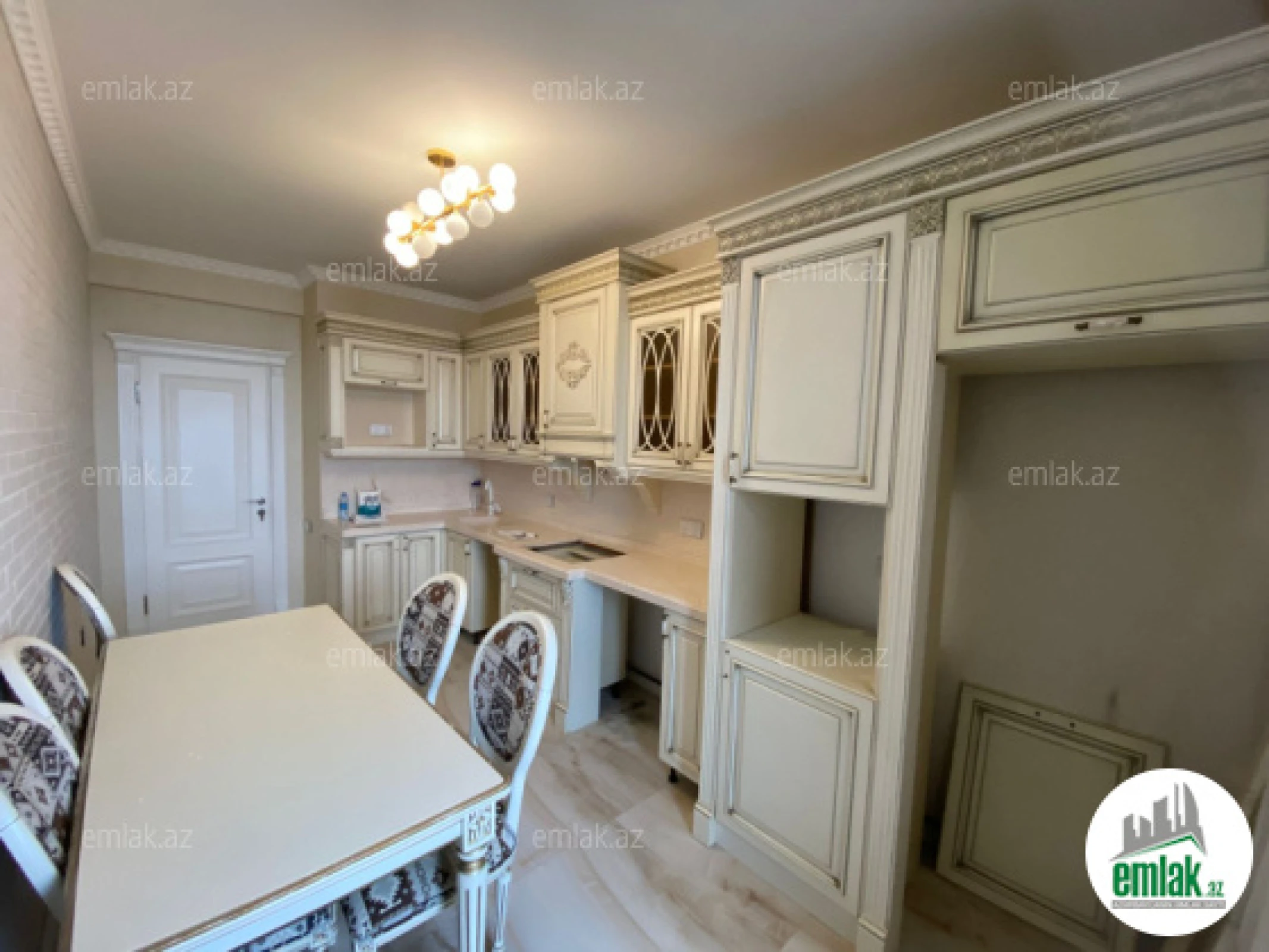 Satılır 4 otaqlı yeni tikili 125 m²