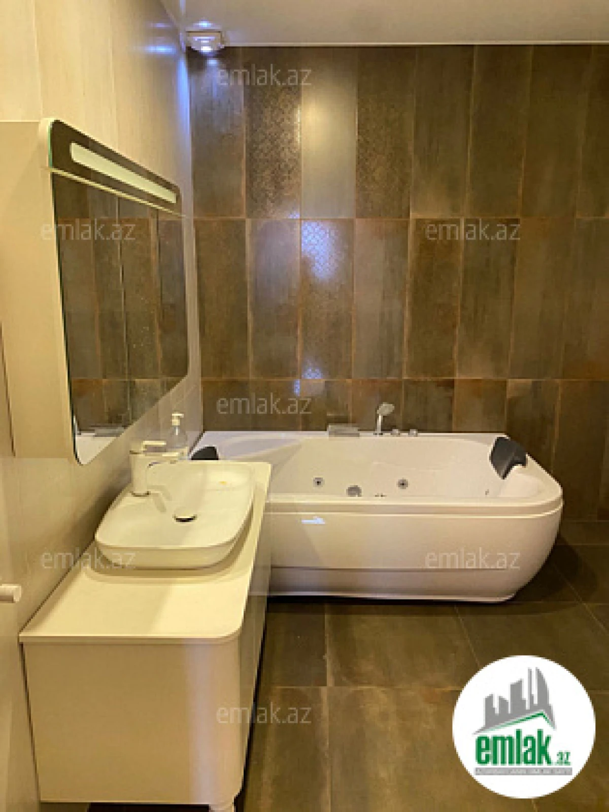 Satılır 4 otaqlı yeni tikili 125 m²