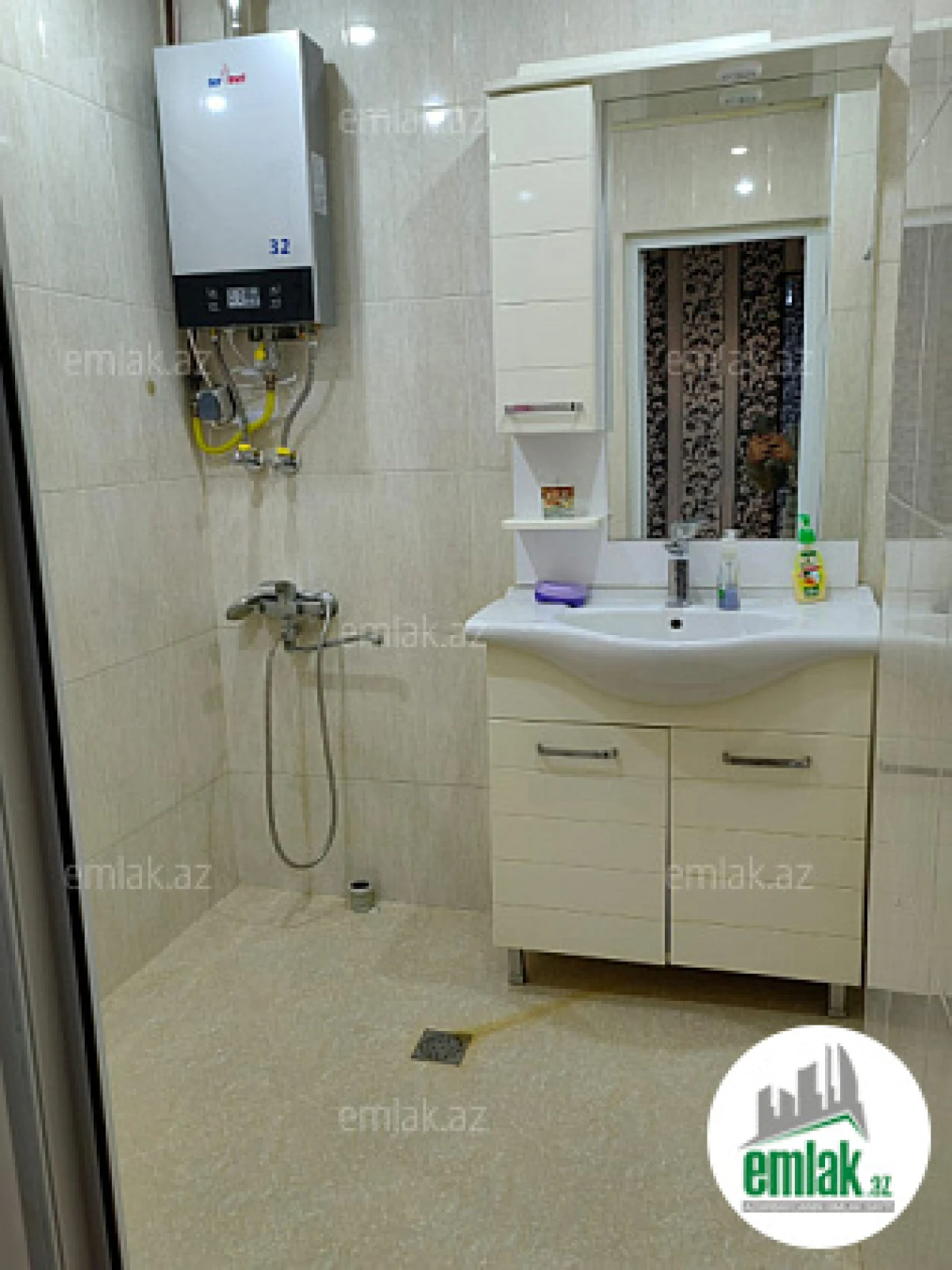 Satılır 4 otaqlı köhnə tikili 85 m²