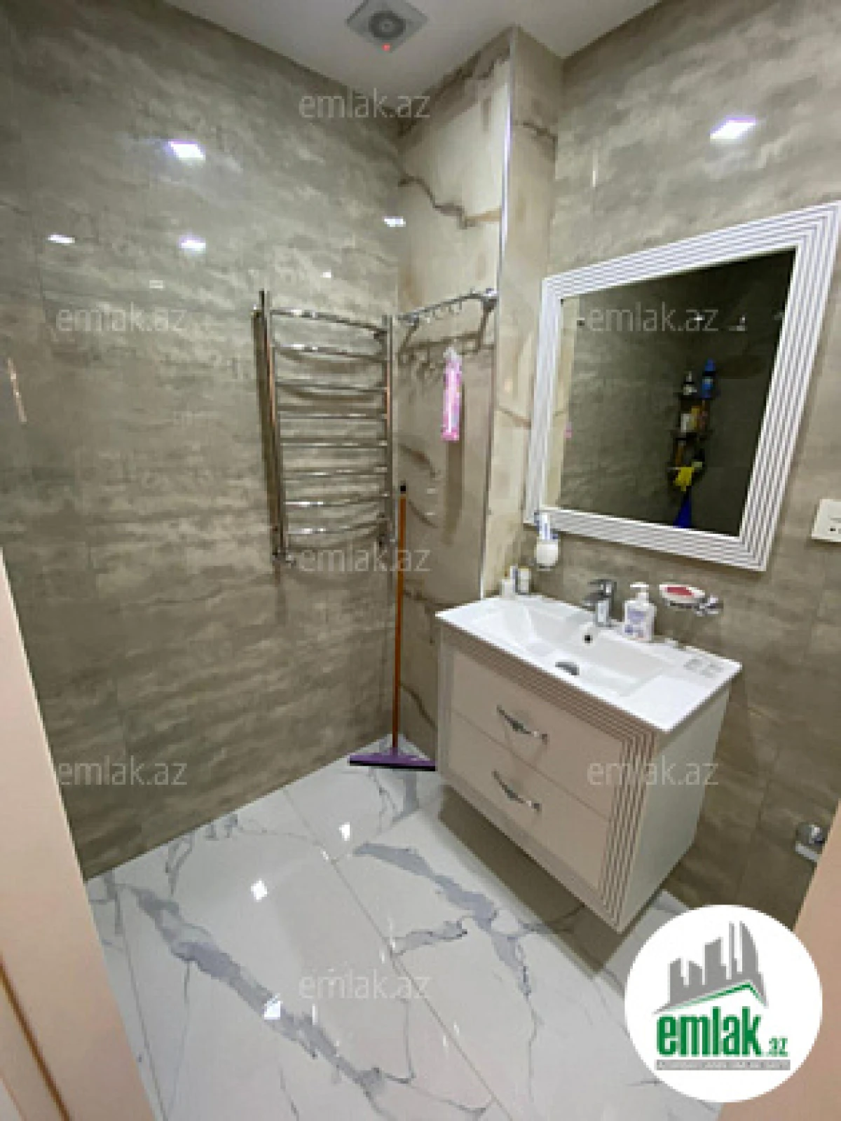 Satılır 3 otaqlı yeni tikili 110 m²