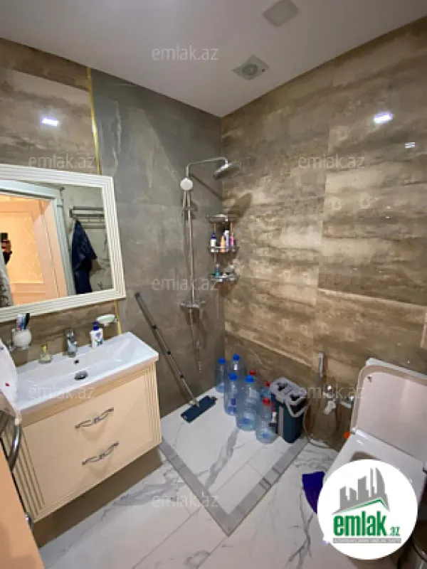 Satılır 3 otaqlı yeni tikili 110 m²