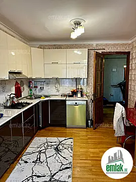Satılır 3 otaqlı köhnə tikili 95 m²