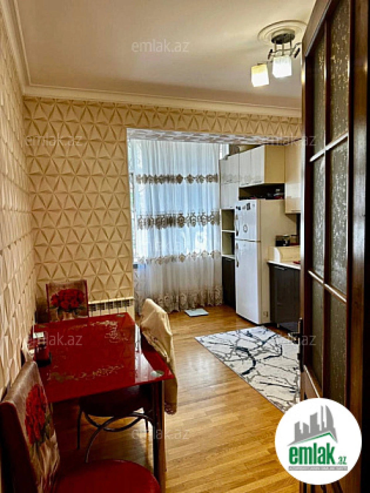 Satılır 3 otaqlı köhnə tikili 95 m²