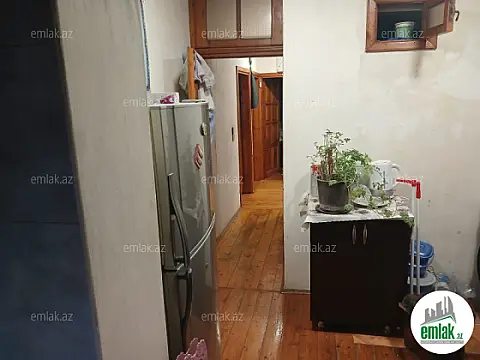 Satılır 3 otaqlı köhnə tikili 90 m²