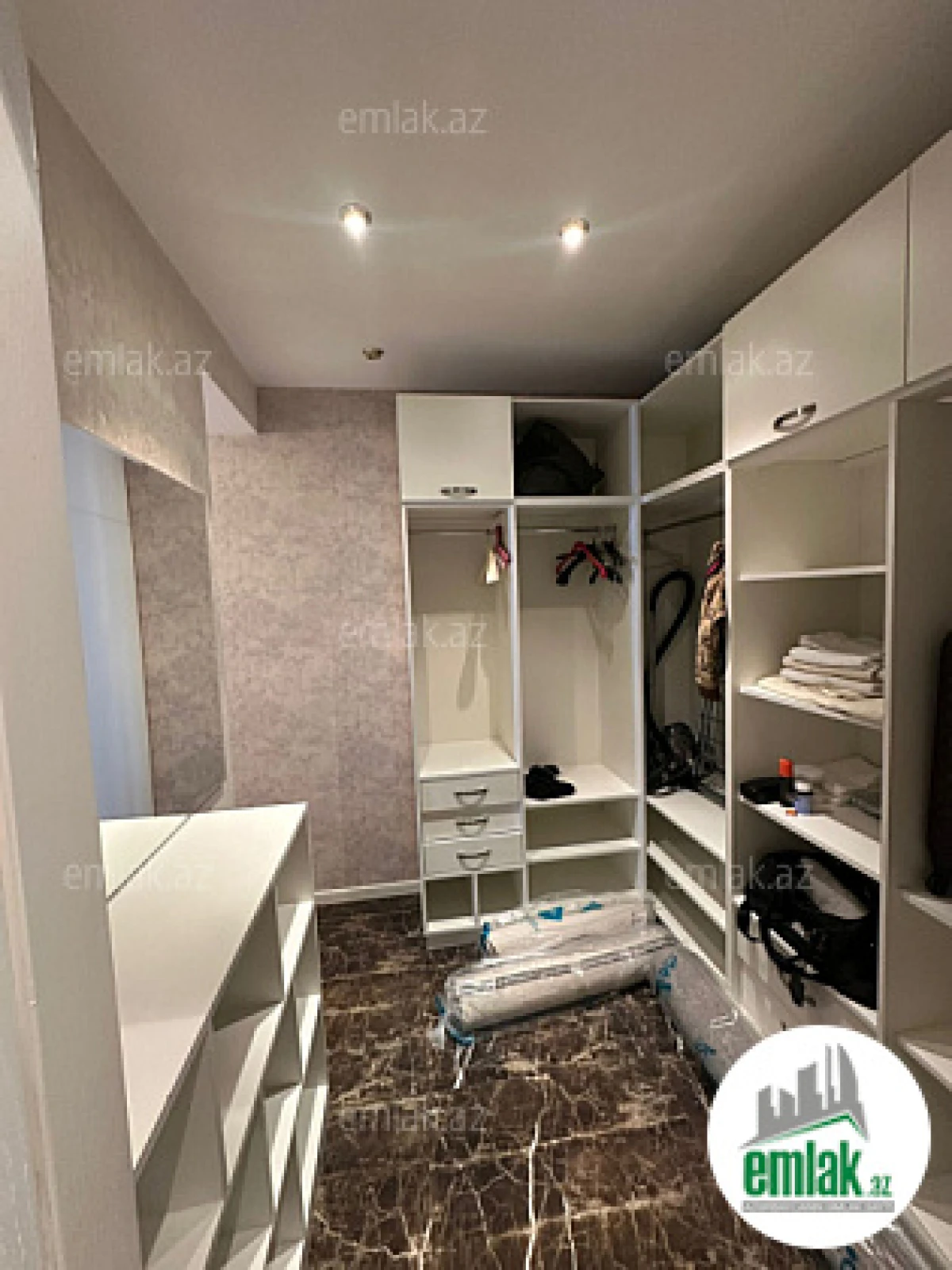 Satılır 2 otaqlı yeni tikili 60 m²