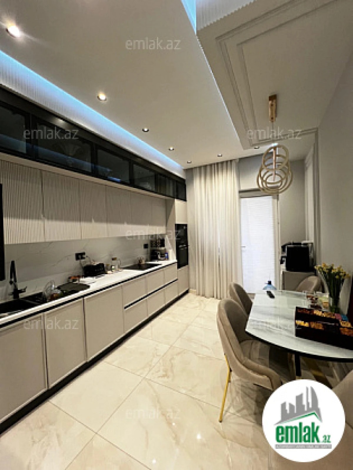 Satılır 4 otaqlı yeni tikili 140 m²