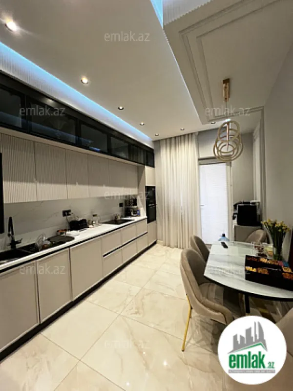 Satılır 4 otaqlı yeni tikili 140 m²