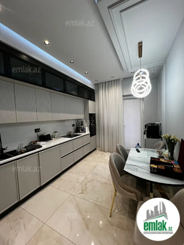 Satılır 4 otaqlı yeni tikili 140 m²