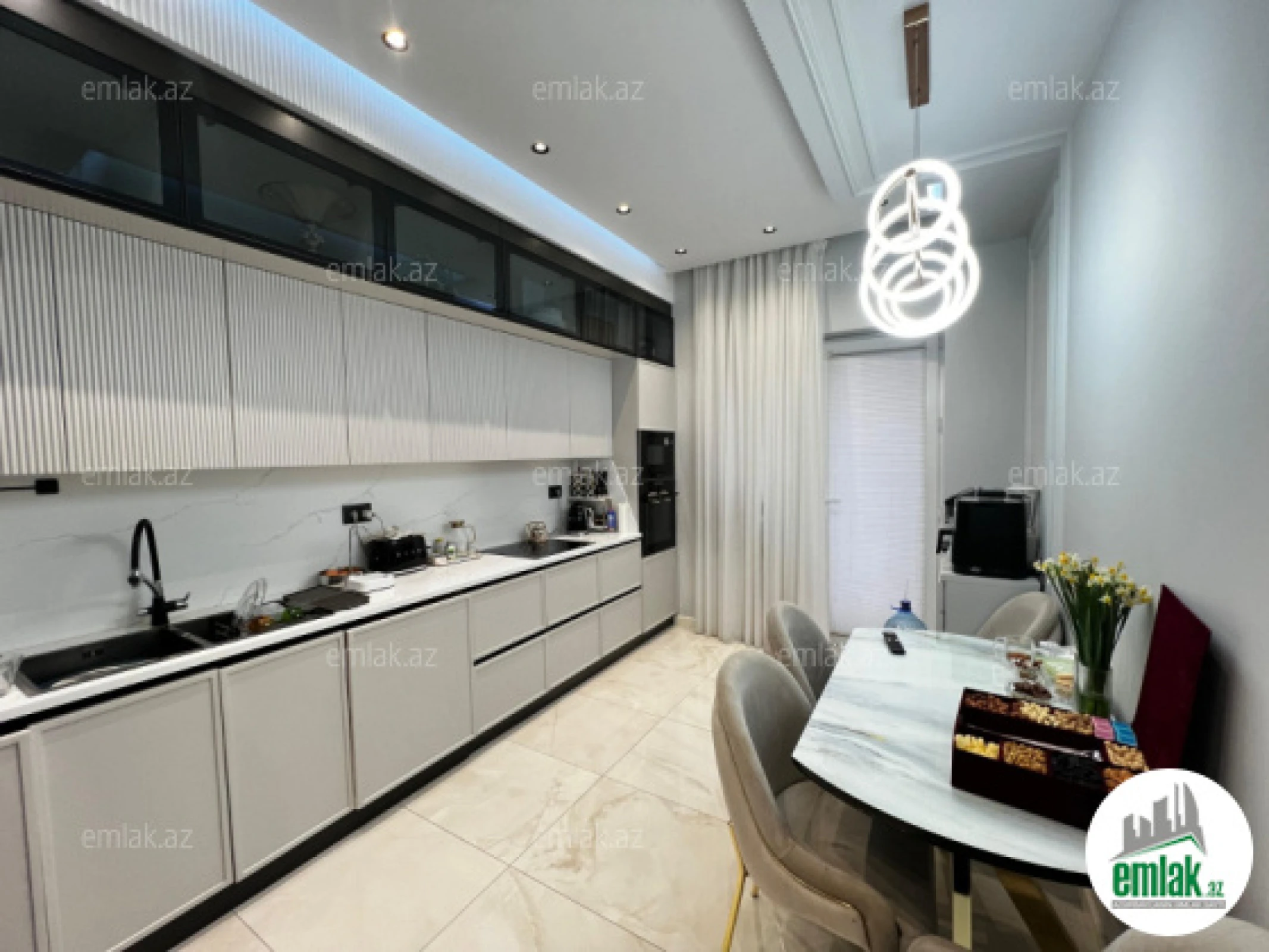Satılır 4 otaqlı yeni tikili 140 m²