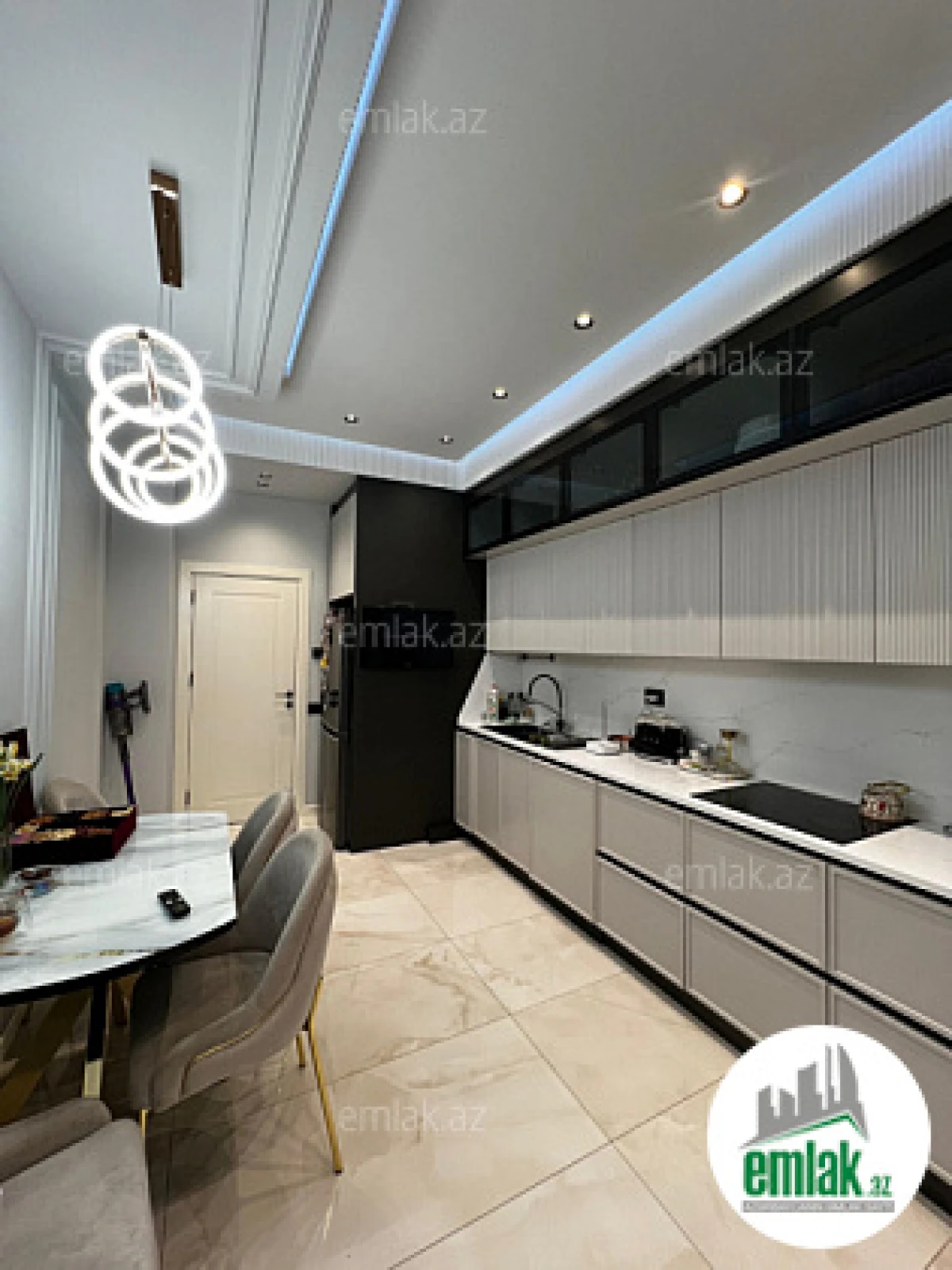 Satılır 4 otaqlı yeni tikili 140 m²