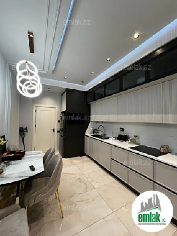 Satılır 4 otaqlı yeni tikili 140 m²