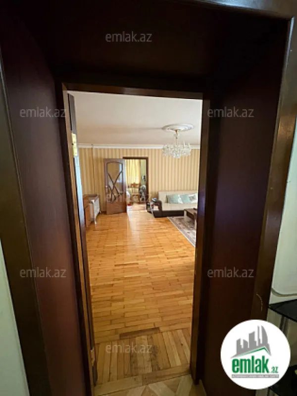 Satılır 3 otaqlı köhnə tikili 100 m²