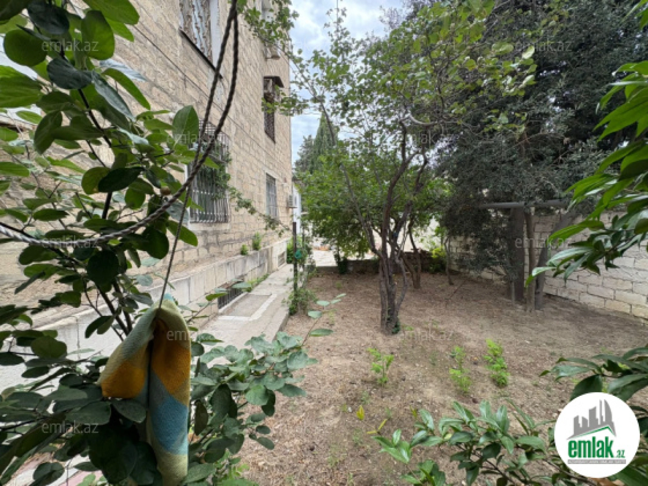 Satılır 3 otaqlı köhnə tikili 100 m²