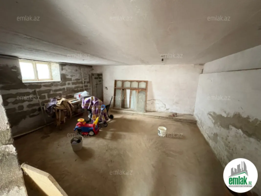 Satılır 3 otaqlı köhnə tikili 100 m²