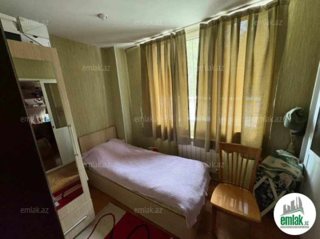 Satılır 3 otaqlı köhnə tikili 100 m²