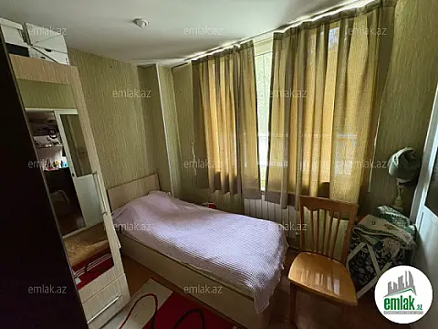 Satılır 3 otaqlı köhnə tikili 100 m²