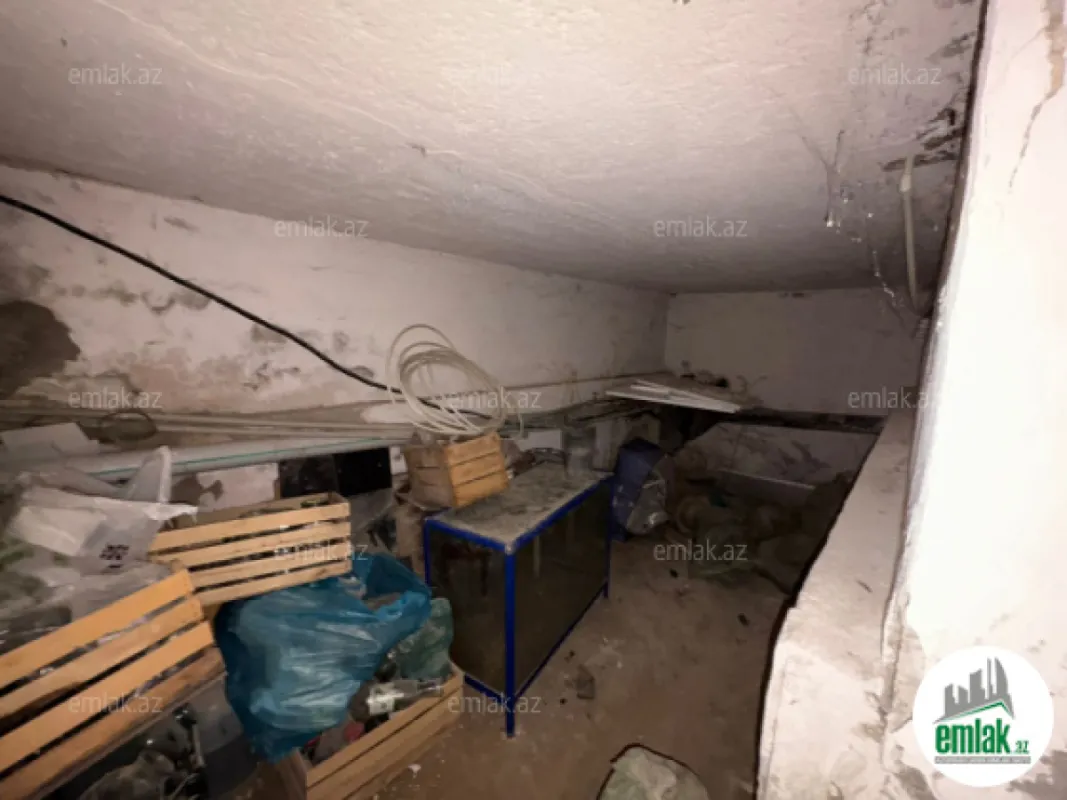 Satılır 3 otaqlı köhnə tikili 100 m²