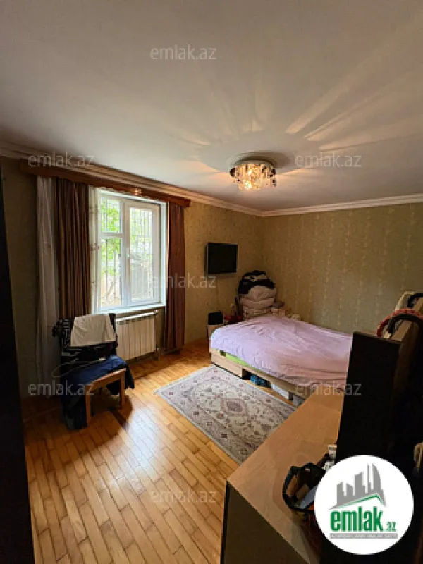 Satılır 3 otaqlı köhnə tikili 100 m²