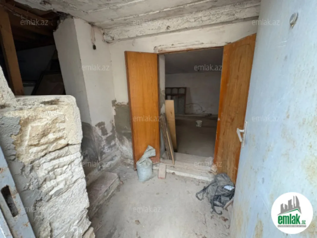 Satılır 3 otaqlı köhnə tikili 100 m²