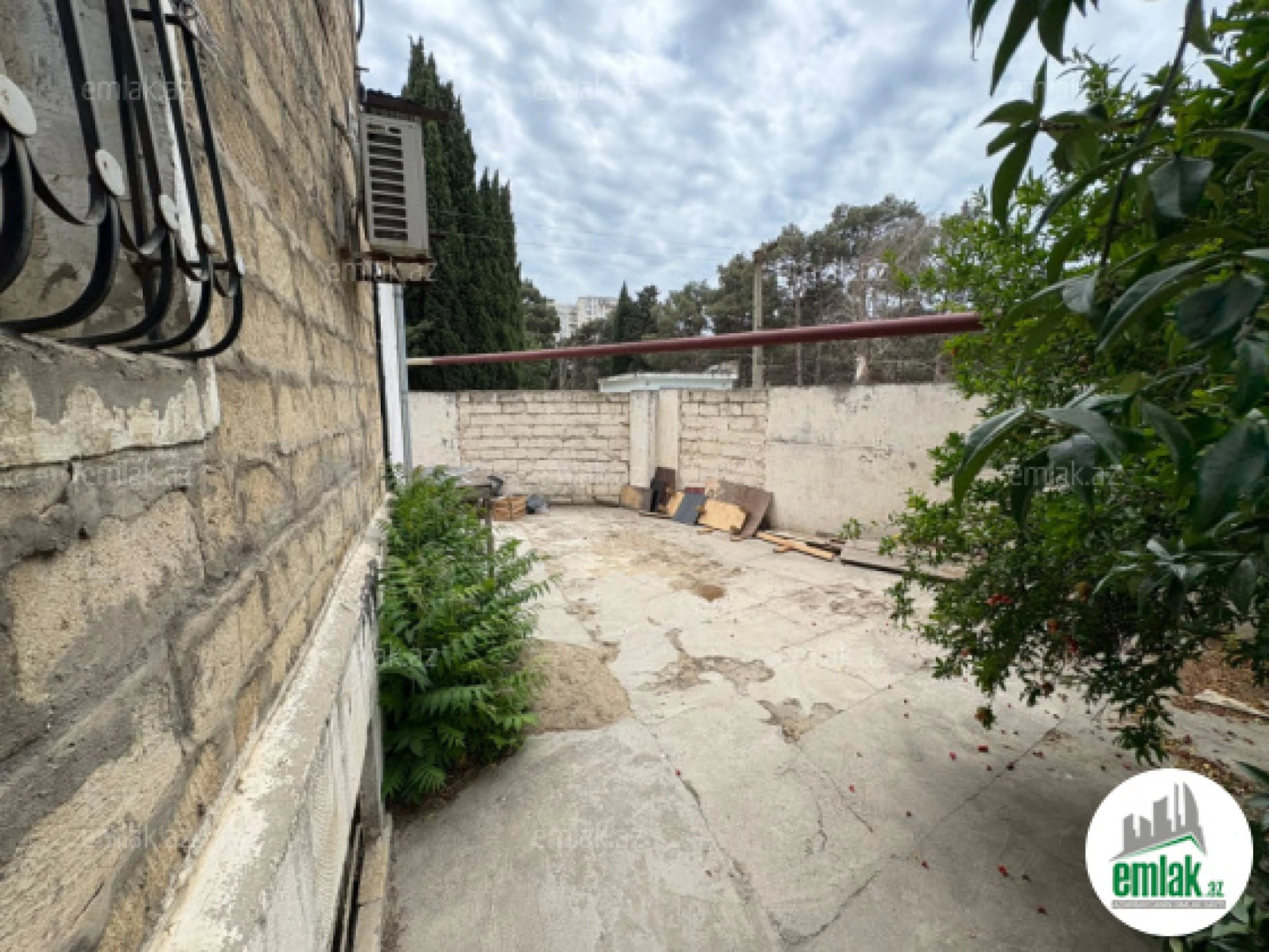 Satılır 3 otaqlı köhnə tikili 100 m²