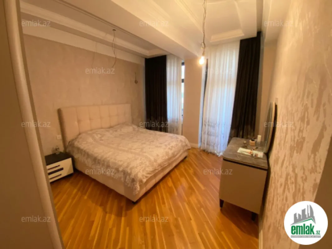 Satılır 3 otaqlı yeni tikili 110 m²