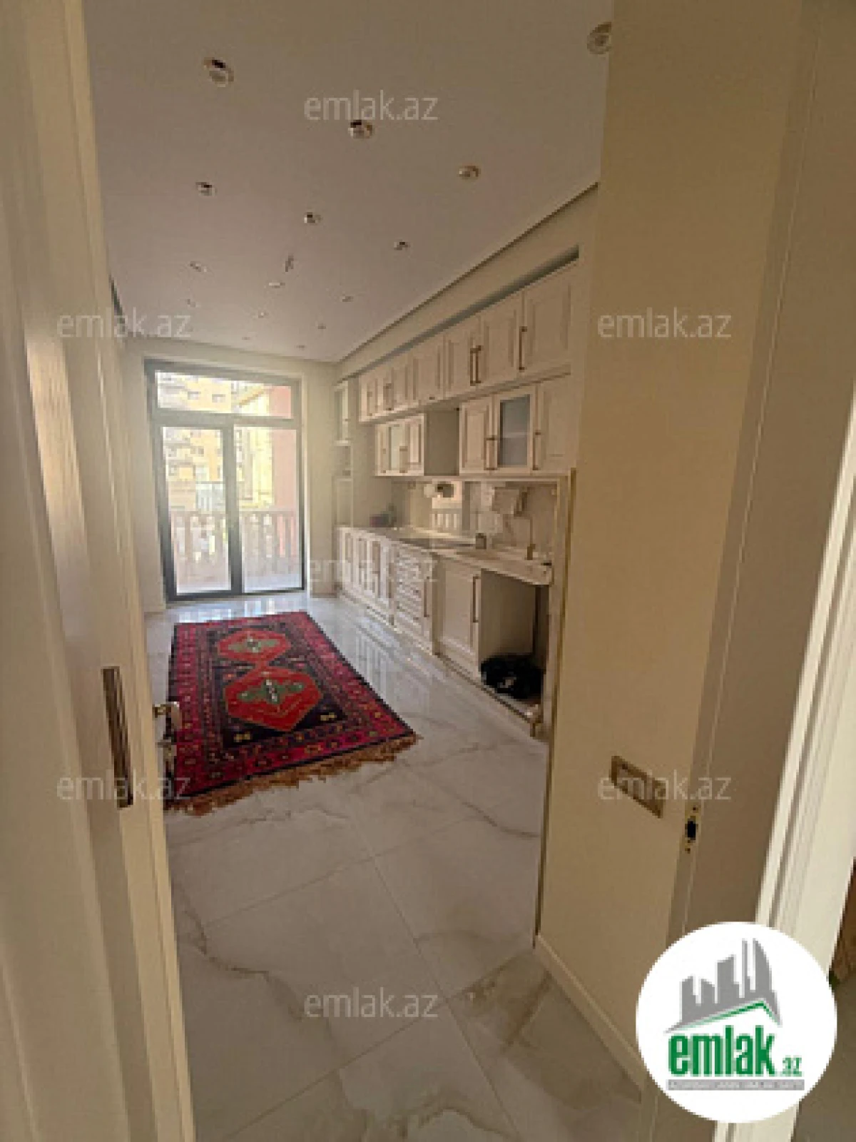 Satılır 5 otaqlı yeni tikili 200 m²