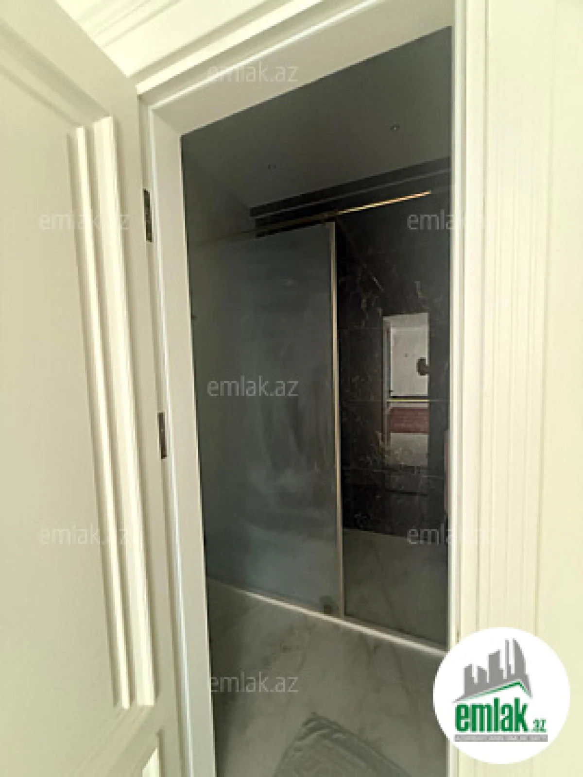 Satılır 5 otaqlı yeni tikili 200 m²