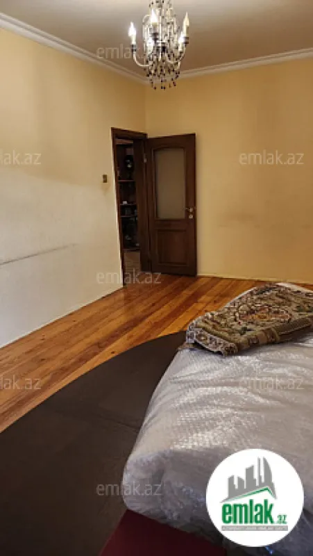 Satılır 3 otaqlı köhnə tikili 85 m²
