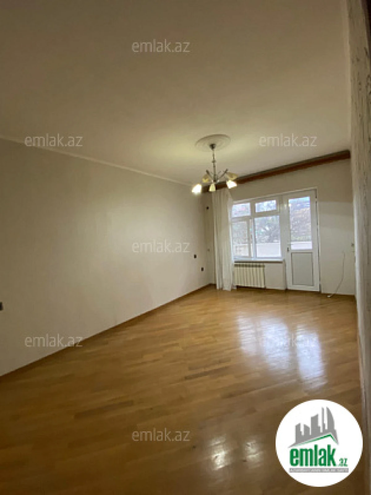 Satılır 3 otaqlı köhnə tikili 90 m²