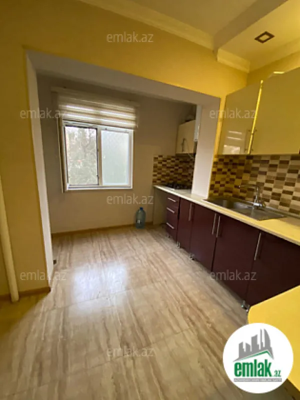 Satılır 3 otaqlı köhnə tikili 90 m²
