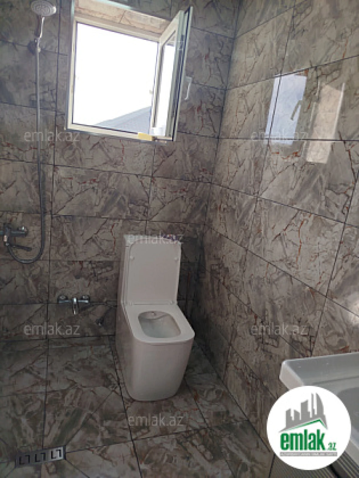 Satılır 3 otaqlı yeni tikili 100 m²