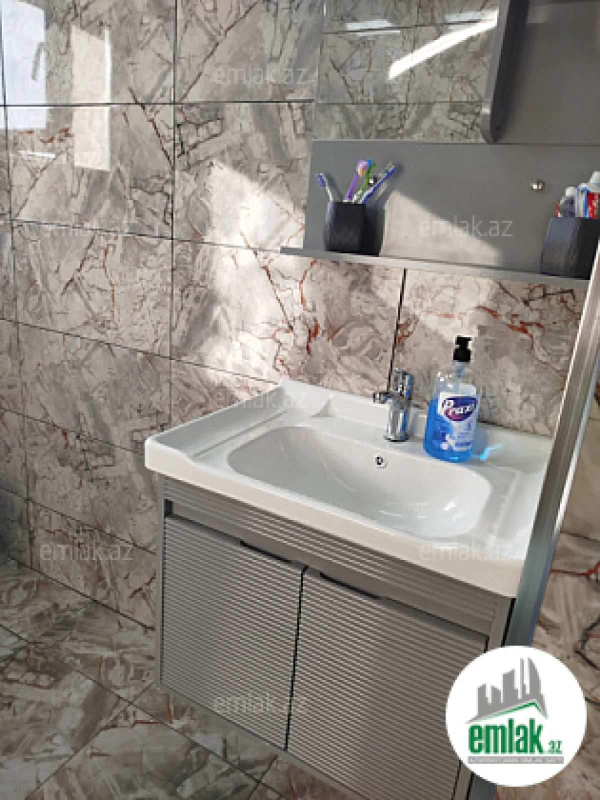 Satılır 3 otaqlı yeni tikili 100 m²