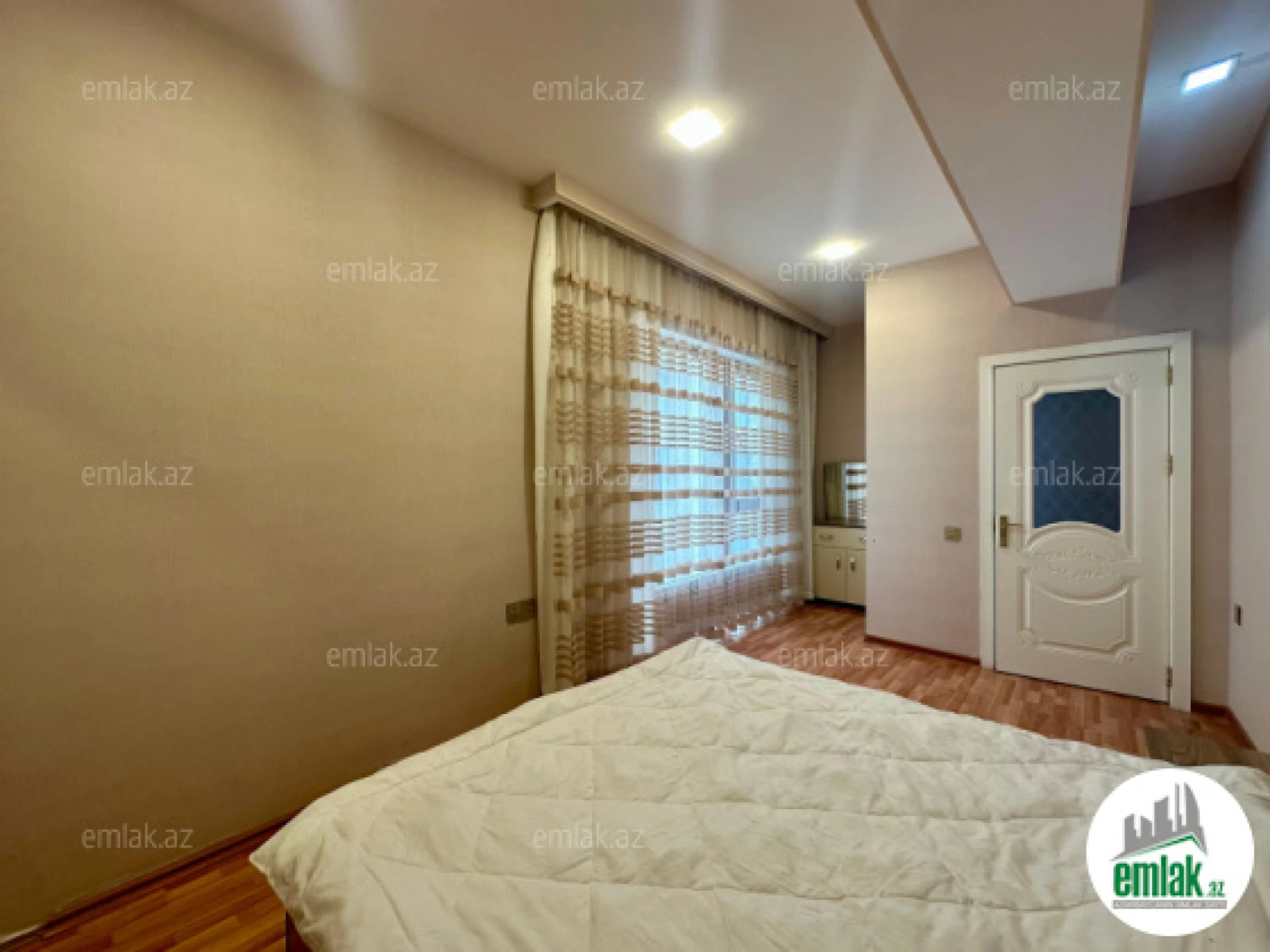 Satılır 3 otaqlı yeni tikili 120 m²