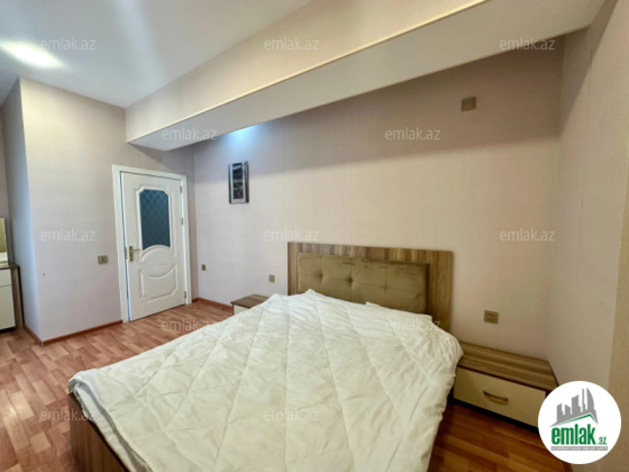 Satılır 3 otaqlı yeni tikili 120 m²