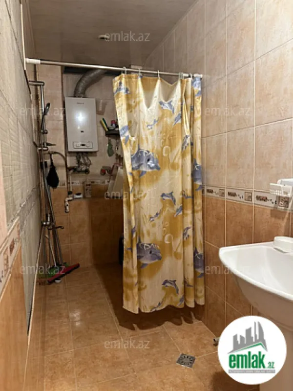 Satılır 3 otaqlı köhnə tikili 100 m²