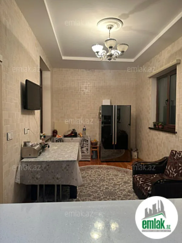 Satılır 3 otaqlı köhnə tikili 100 m²