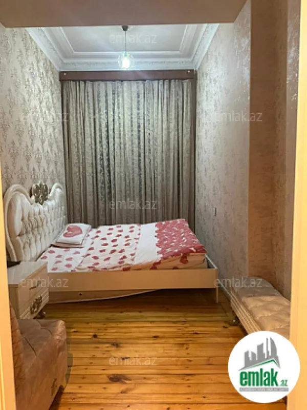 Satılır 3 otaqlı köhnə tikili 100 m²