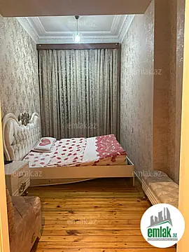 Satılır 3 otaqlı köhnə tikili 100 m²