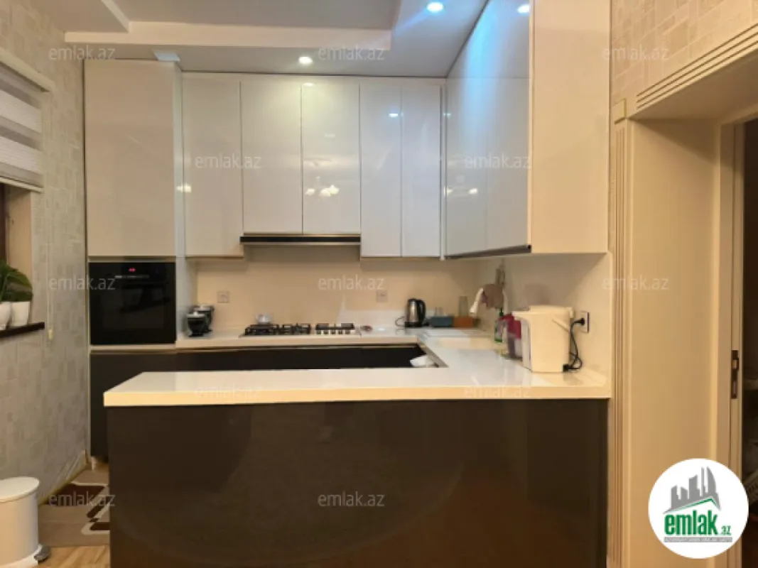 Satılır 3 otaqlı köhnə tikili 100 m²